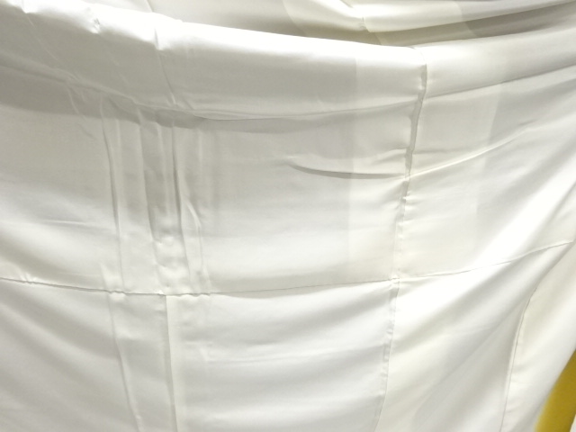  縮緬地　枝蕾模様小紋着物